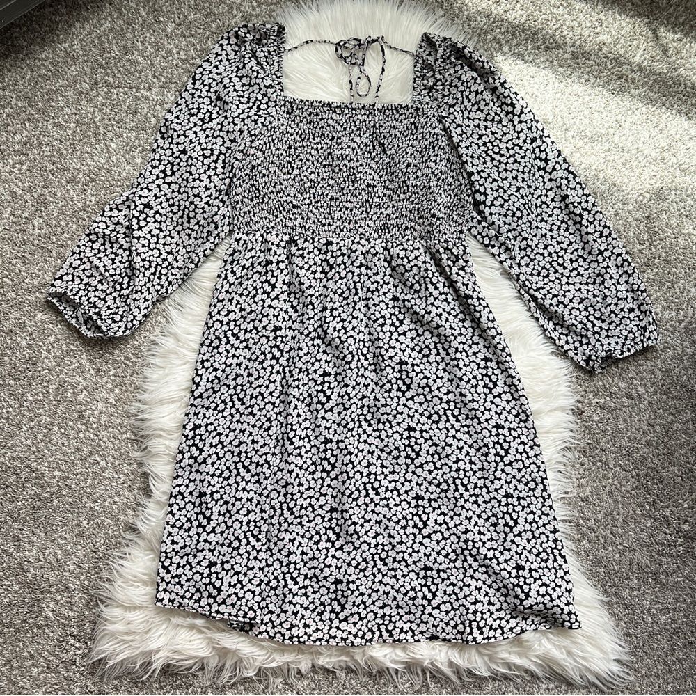 A Pea in the Pod Black White Daisy Smocked Maternity Dress M